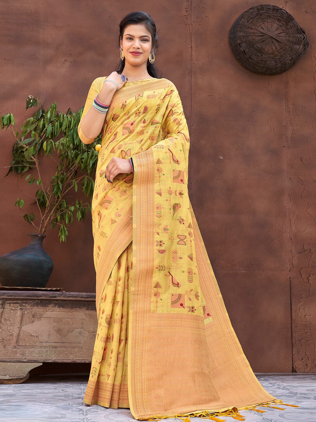 

SANGAM PRINTS Woven Design Silk Blend Saree, Yellow