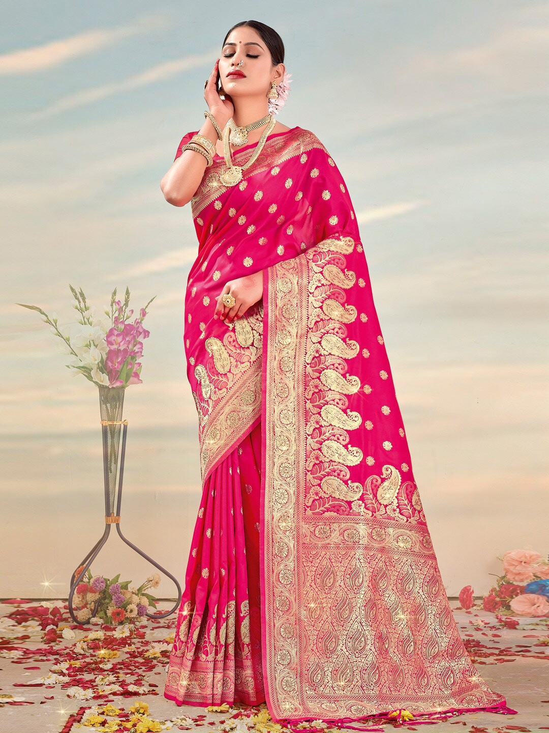 

SANGAM PRINTS Woven Design Zari Silk Blend Saree, Magenta