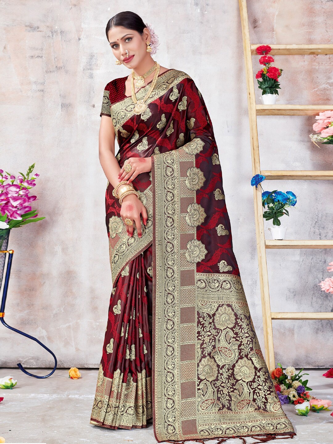 

SANGAM PRINTS Woven Design Zari Saree, Maroon