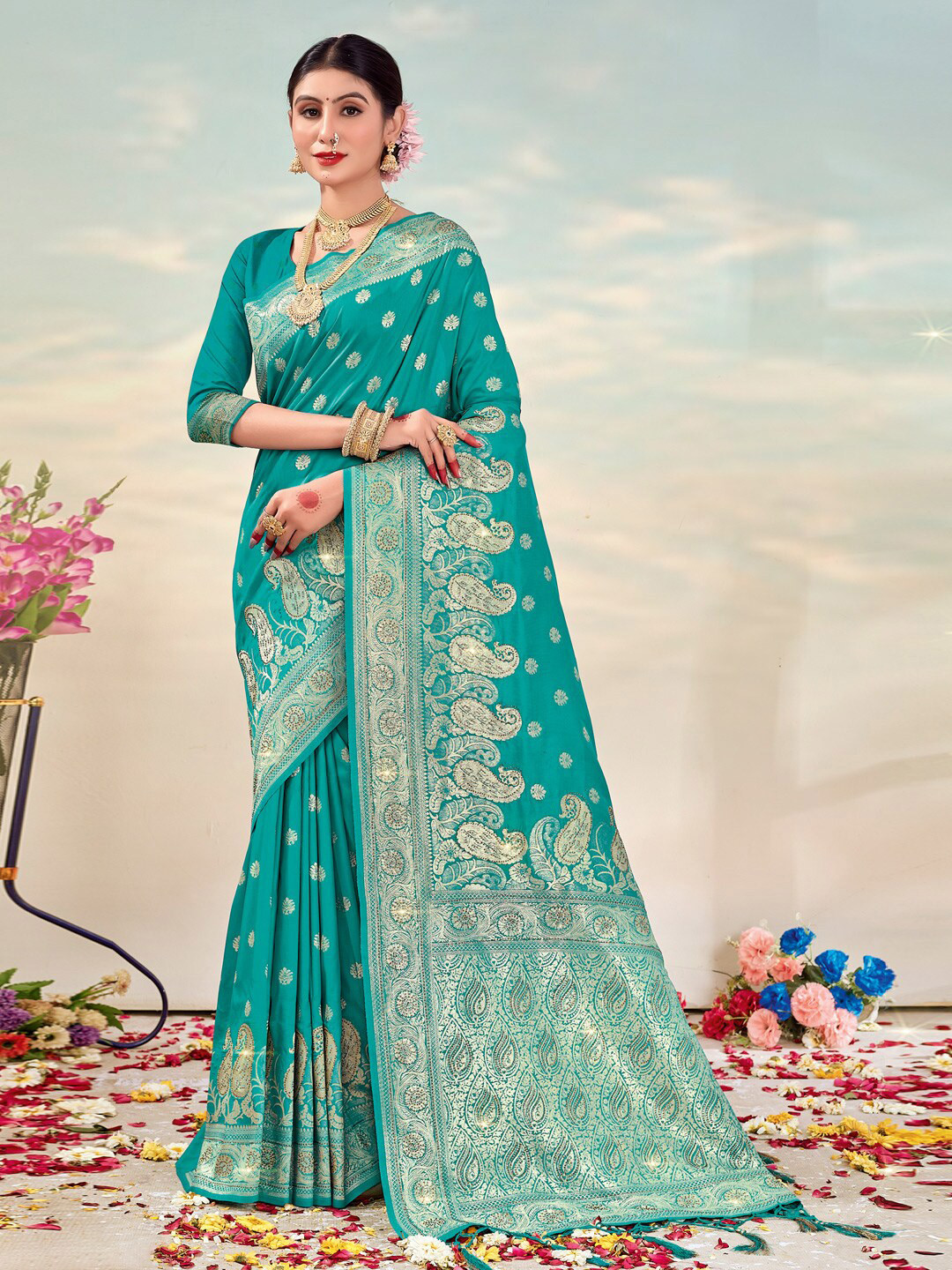 

SANGAM PRINTS Woven Design Zari Silk Blend Saree, Blue