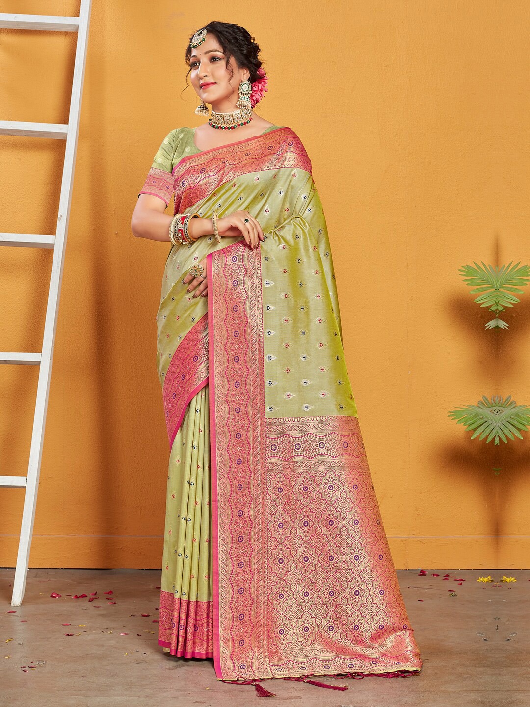 

SANGAM PRINTS Woven Design Zari Banarasi Saree, Green