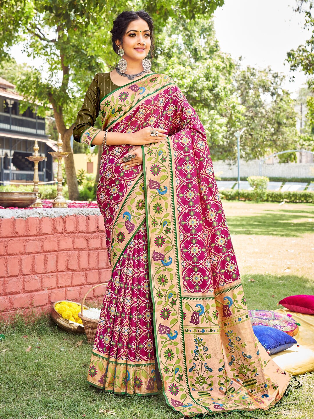 

SANGAM PRINTS Woven Design Zari Paithani Saree, Purple