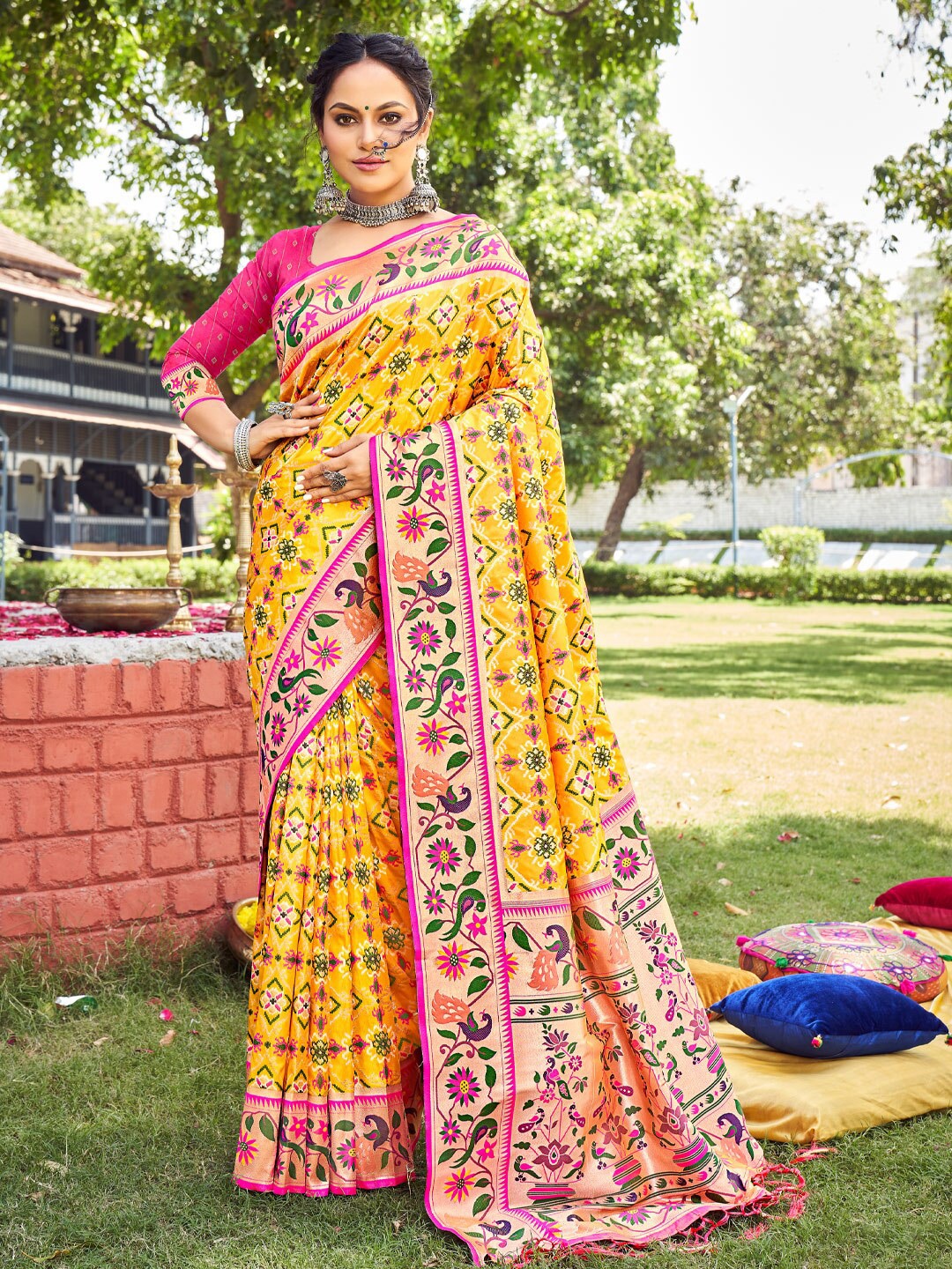 

SANGAM PRINTS Woven Design Zari Paithani Saree, Yellow