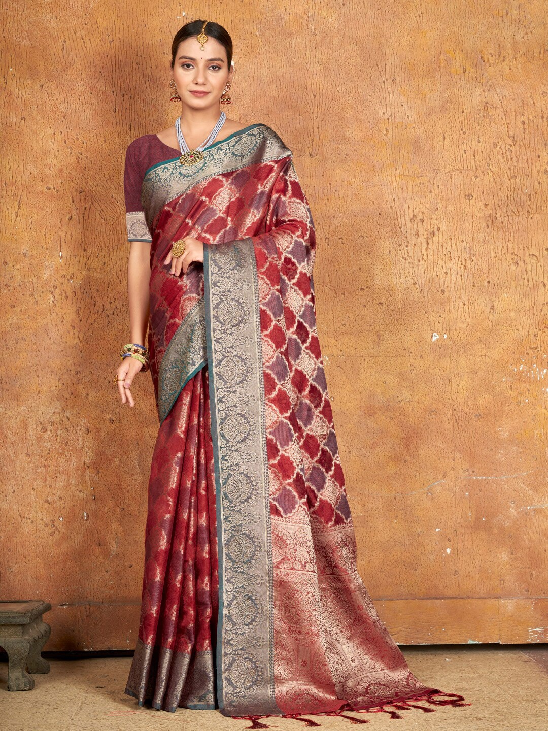 

SANGAM PRINTS Woven Design Zari Organza Saree, Maroon