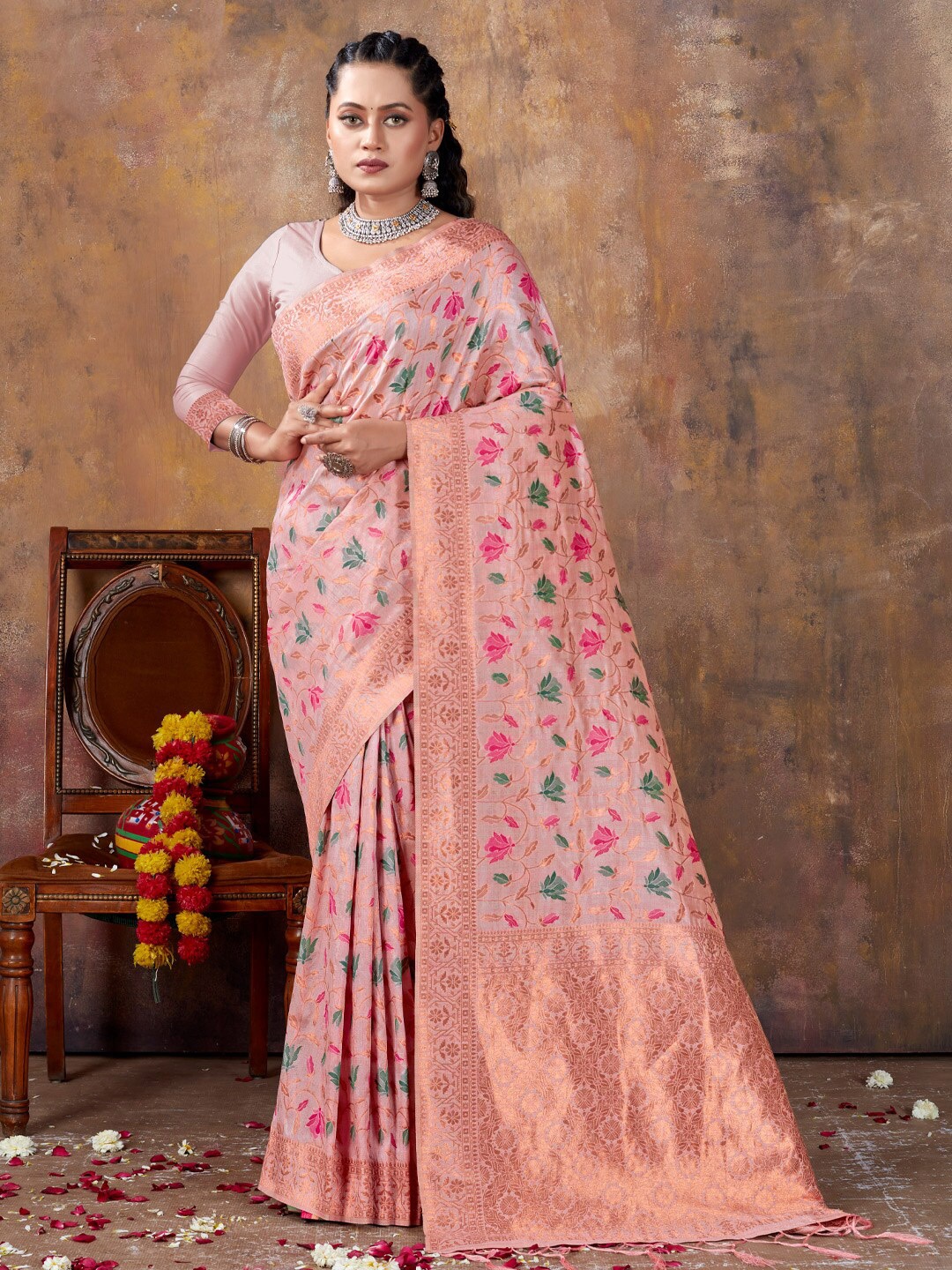 

SANGAM PRINTS Ethnic Motifs Printed Silk Blend Saree, Pink