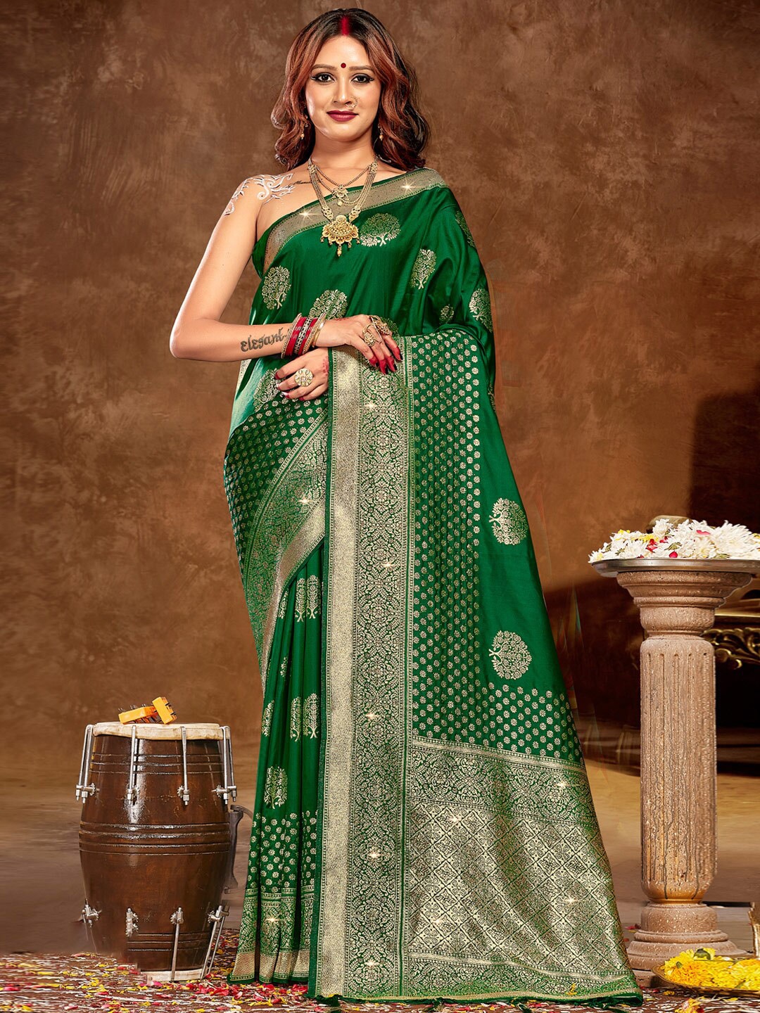 

SANGAM PRINTS Woven Design Zari Banarasi Saree, Green