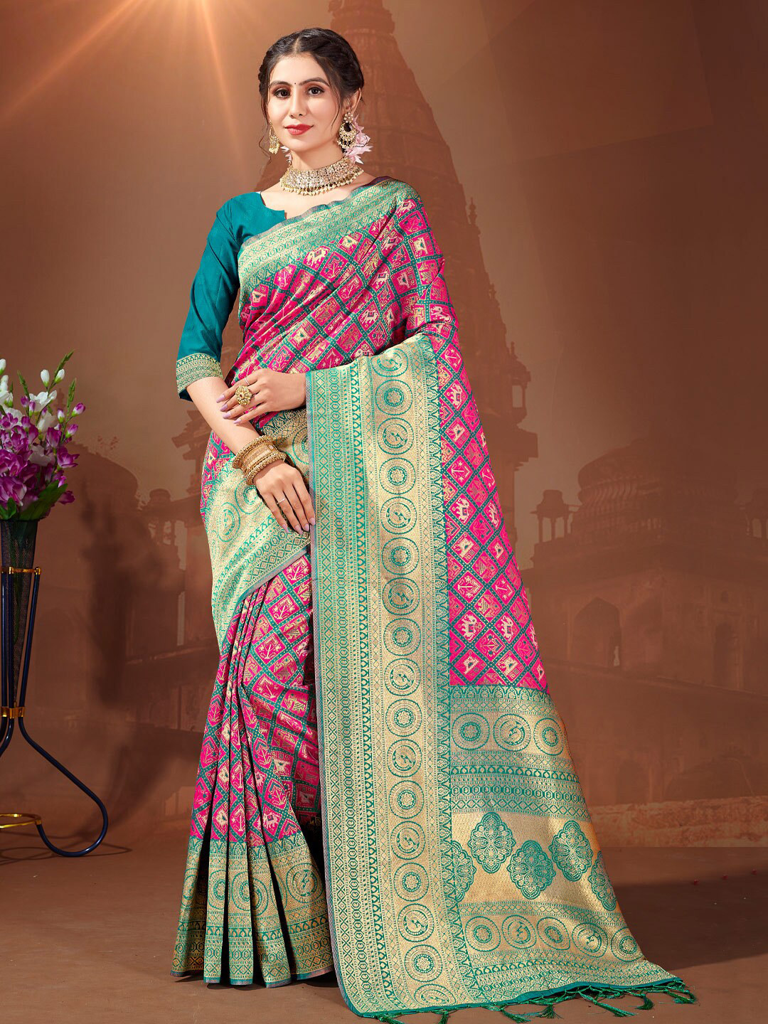 

SANGAM PRINTS Ethnic Motifs Woven Design Zari Patola Saree, Sea green