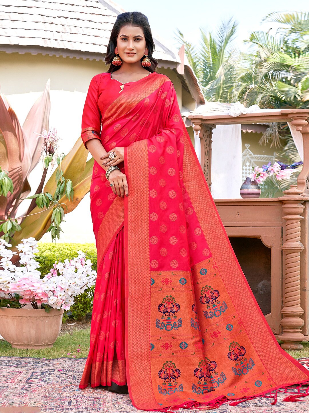

SANGAM PRINTS Ethnic Motifs Woven Design Zari Banarasi Saree, Magenta