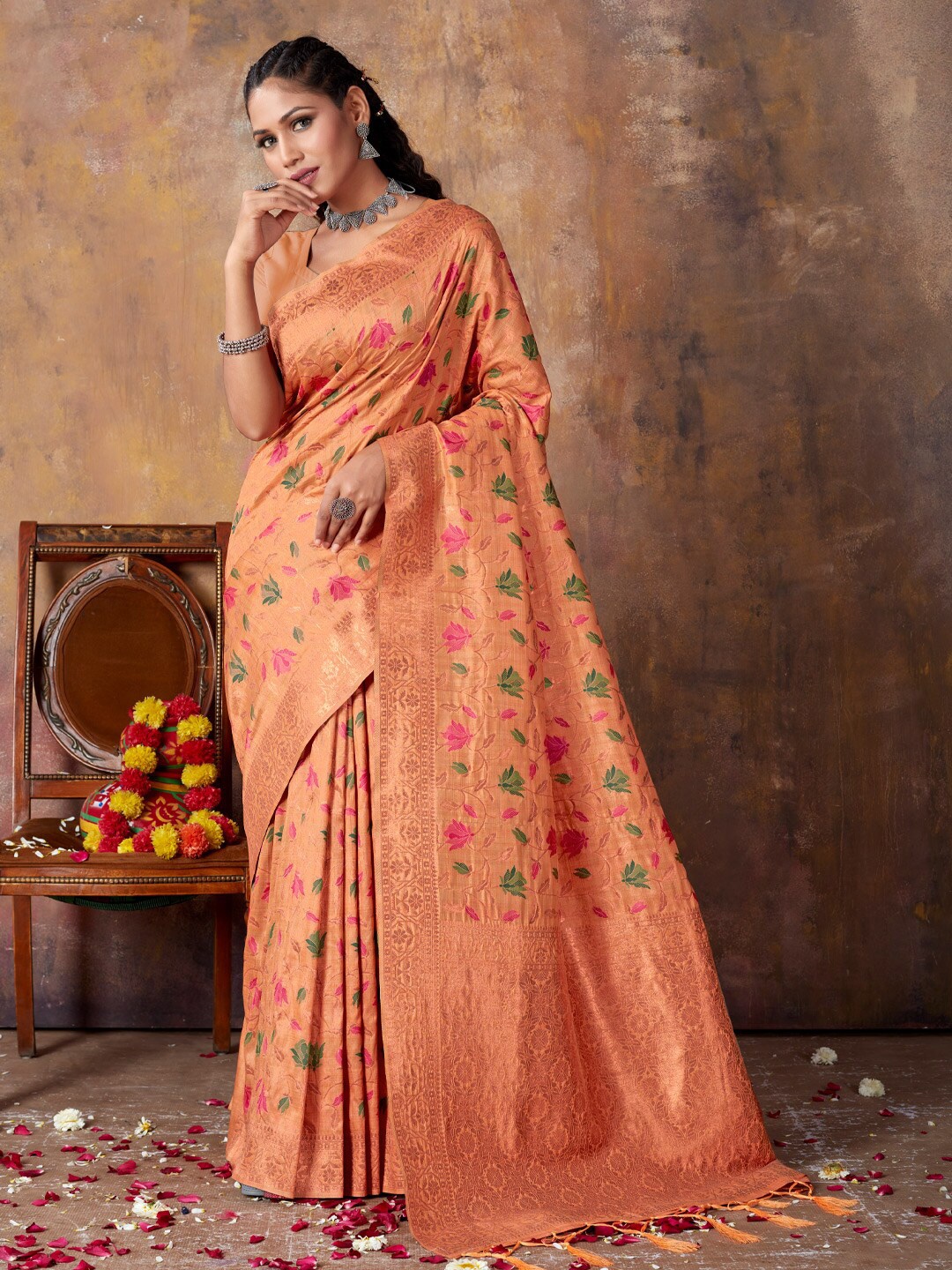 

SANGAM PRINTS Floral Woven Design Zari Saree, Peach