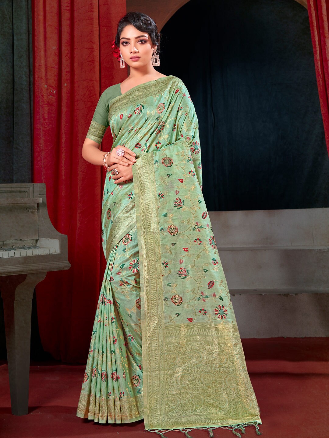 

SANGAM PRINTS Floral Woven Design Zari Saree, Green