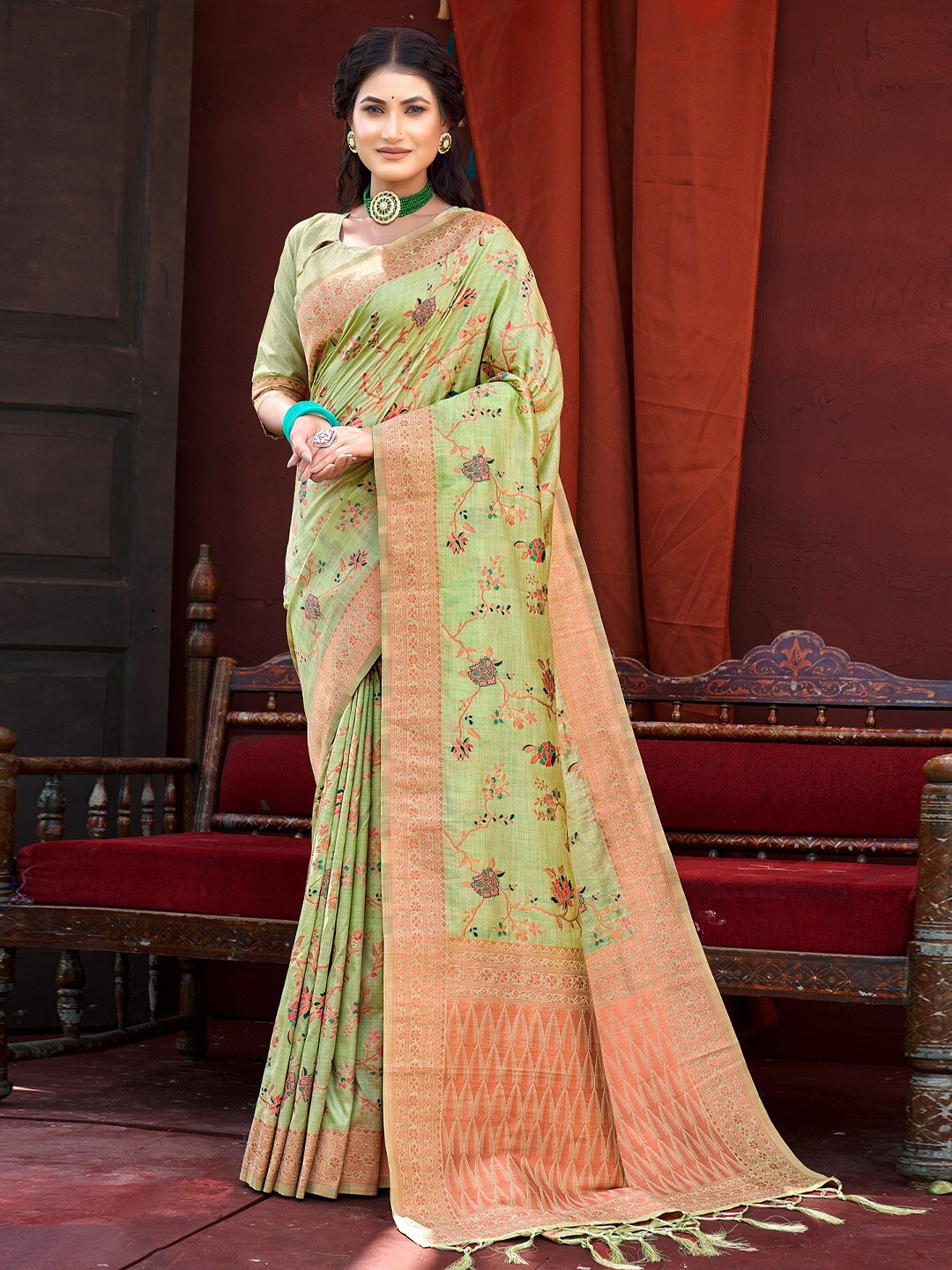 

SANGAM PRINTS Floral Woven Design Zari Saree, Green