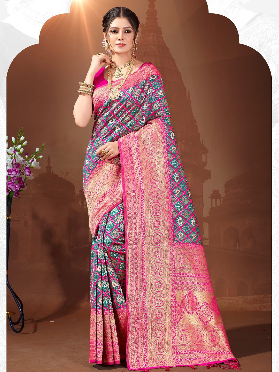 

SANGAM PRINTS Woven Design Zari Silk Blend Patola Saree, Turquoise blue