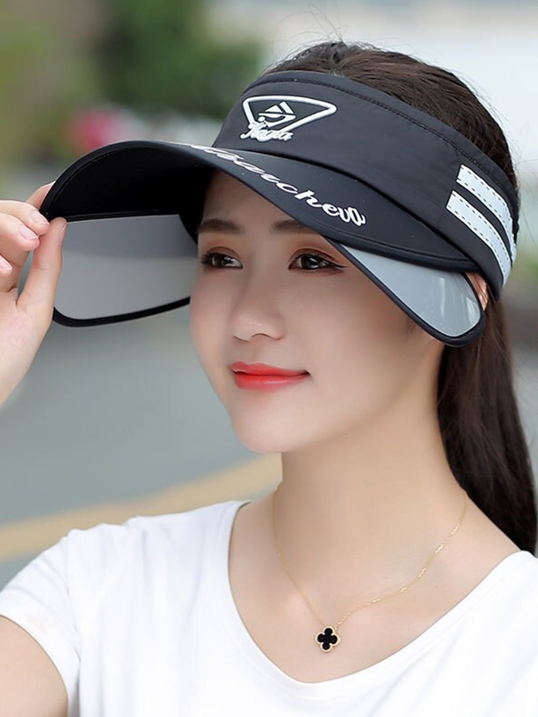 

Alexvyan Women Black & Grey Printed Visor Cap