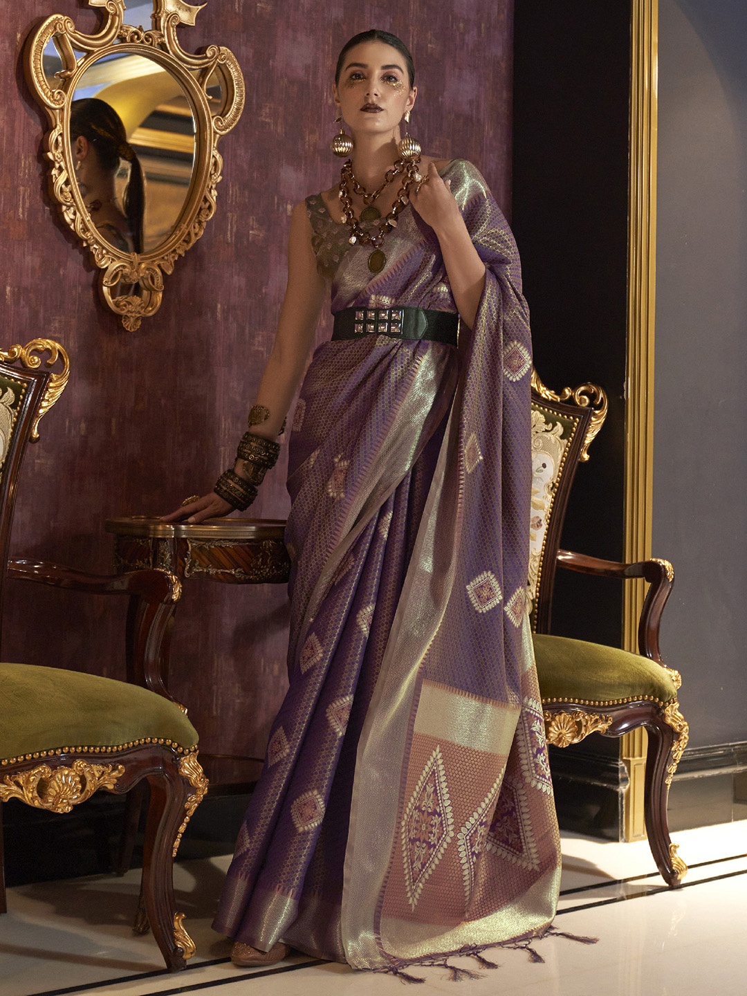 

elora Woven Design Zari Handloom Saree, Purple