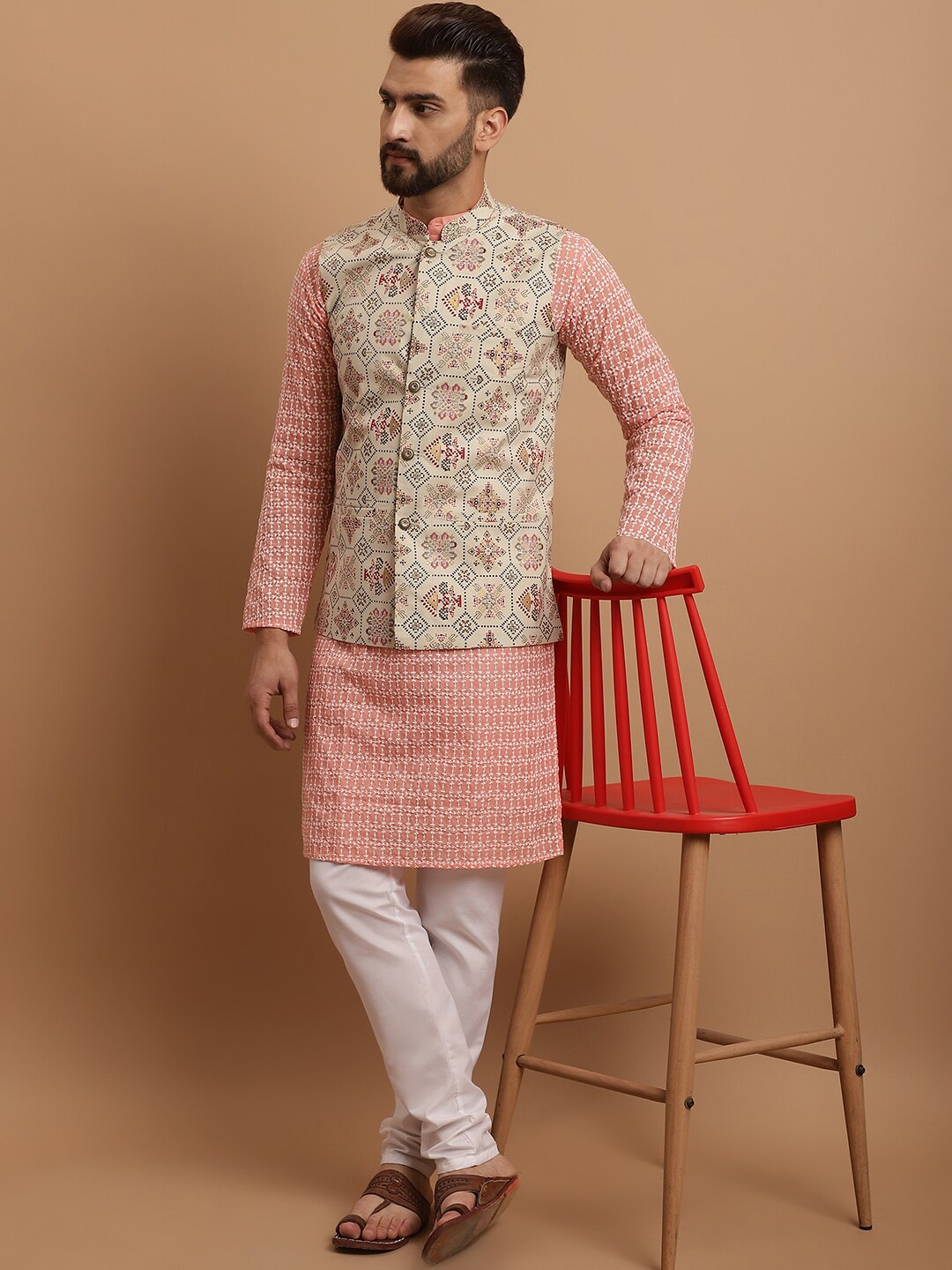 

SOJANYA Ethnic Motifs Embroidered Pure Cotton Kurta With Pyjamas & Nehru Jacket, Peach
