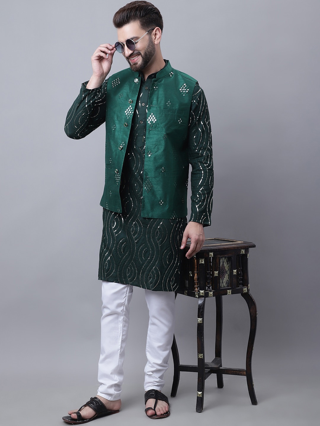 

SOJANYA Sequinned Embroidered Regular Pure Cotton Kurta With Churidar, Green