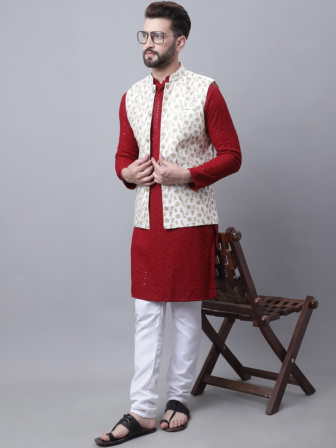 

SOJANYA Men Floral Embroidered Pure Cotton Mirror Work Kurta With Pyjamas & Nehru Jacket, Maroon