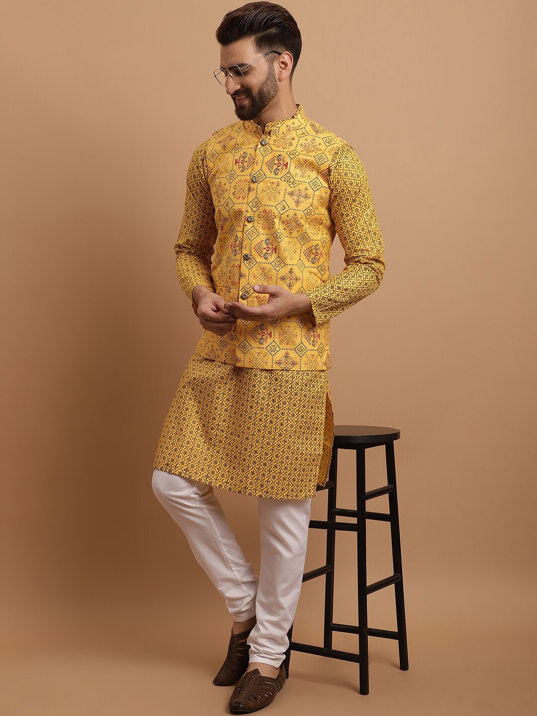 

SOJANYA Men Floral Printed Kurta with Pyjamas & Nehru Jacket, Mustard