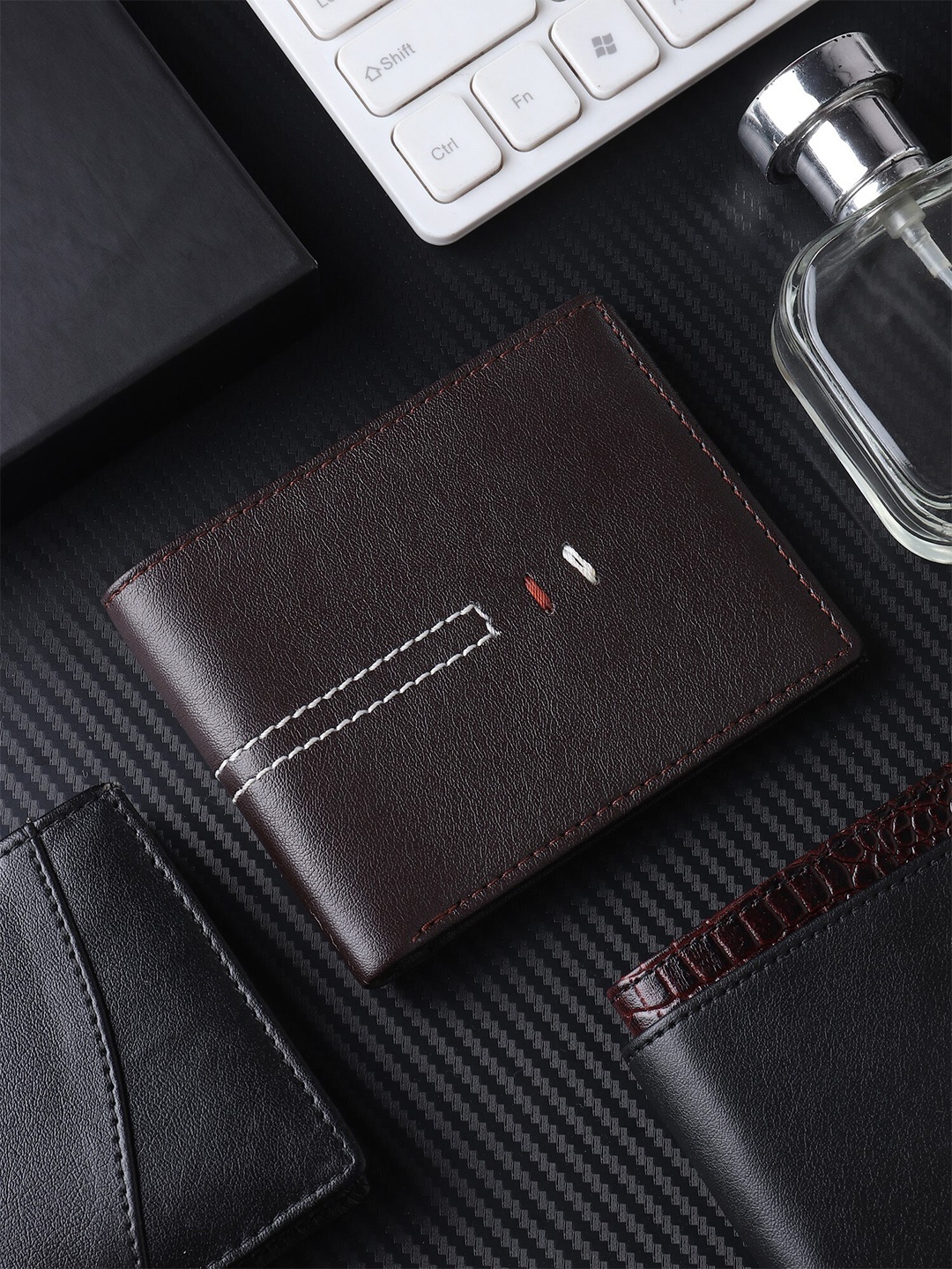 

HENEDA Men Textured Leather Two Fold Wallet, Black