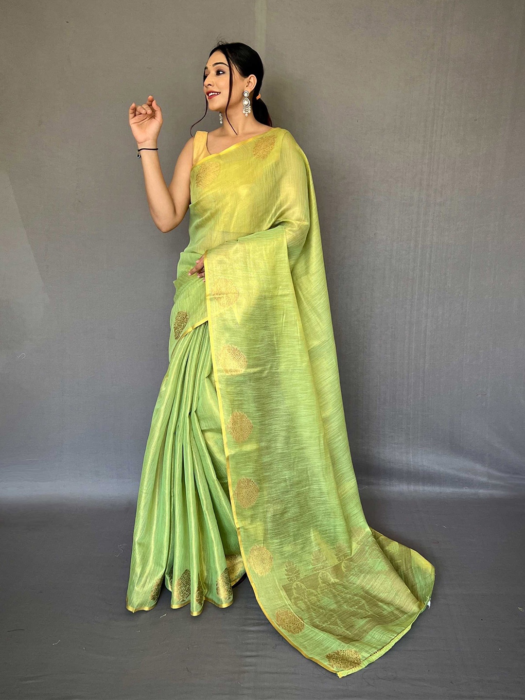 

Mitera Green & Gold-Toned Woven Design Zari Tissue Saree