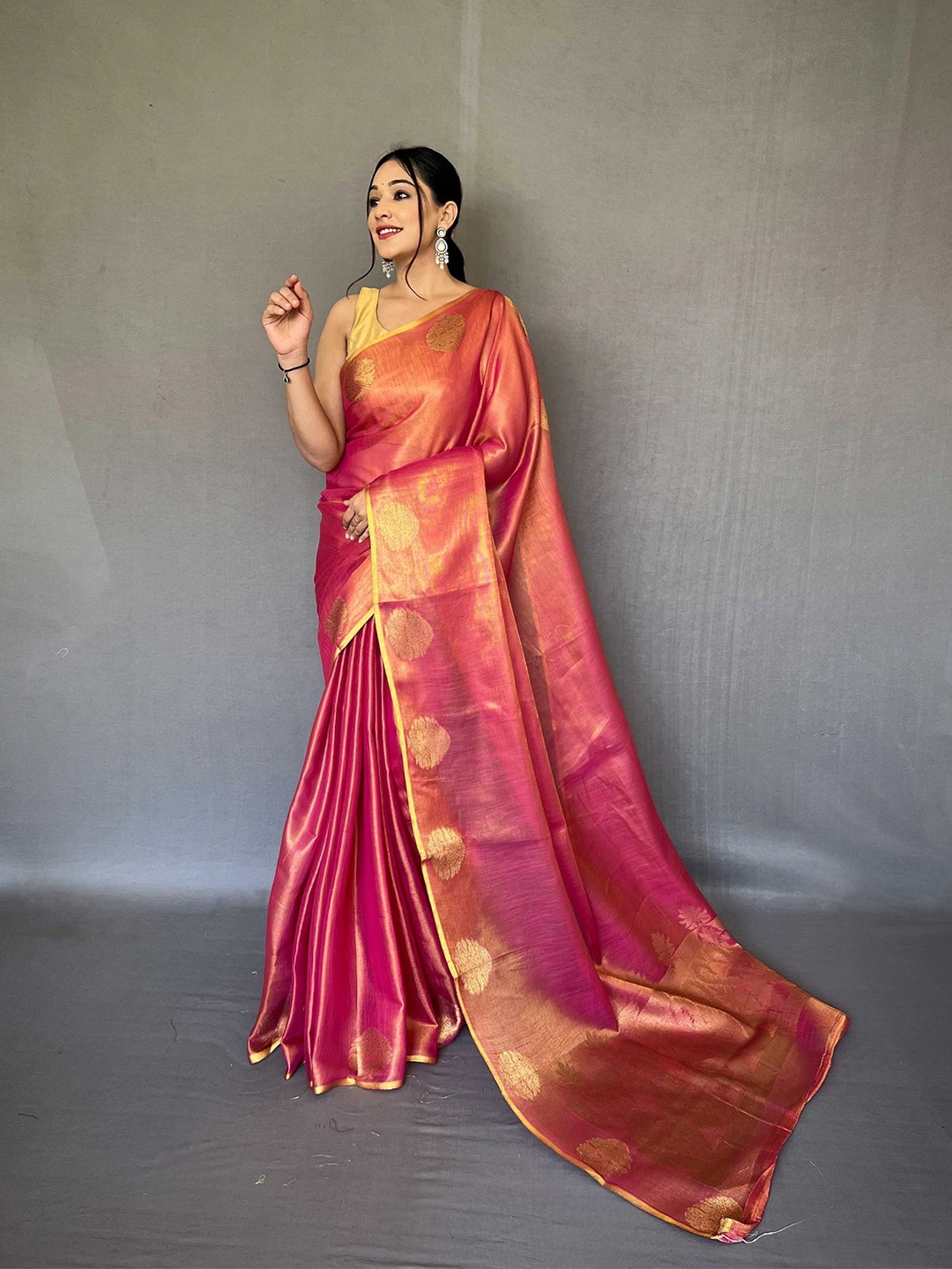 

Mitera Pink & Gold-Toned Woven Design Zari Tissue Saree