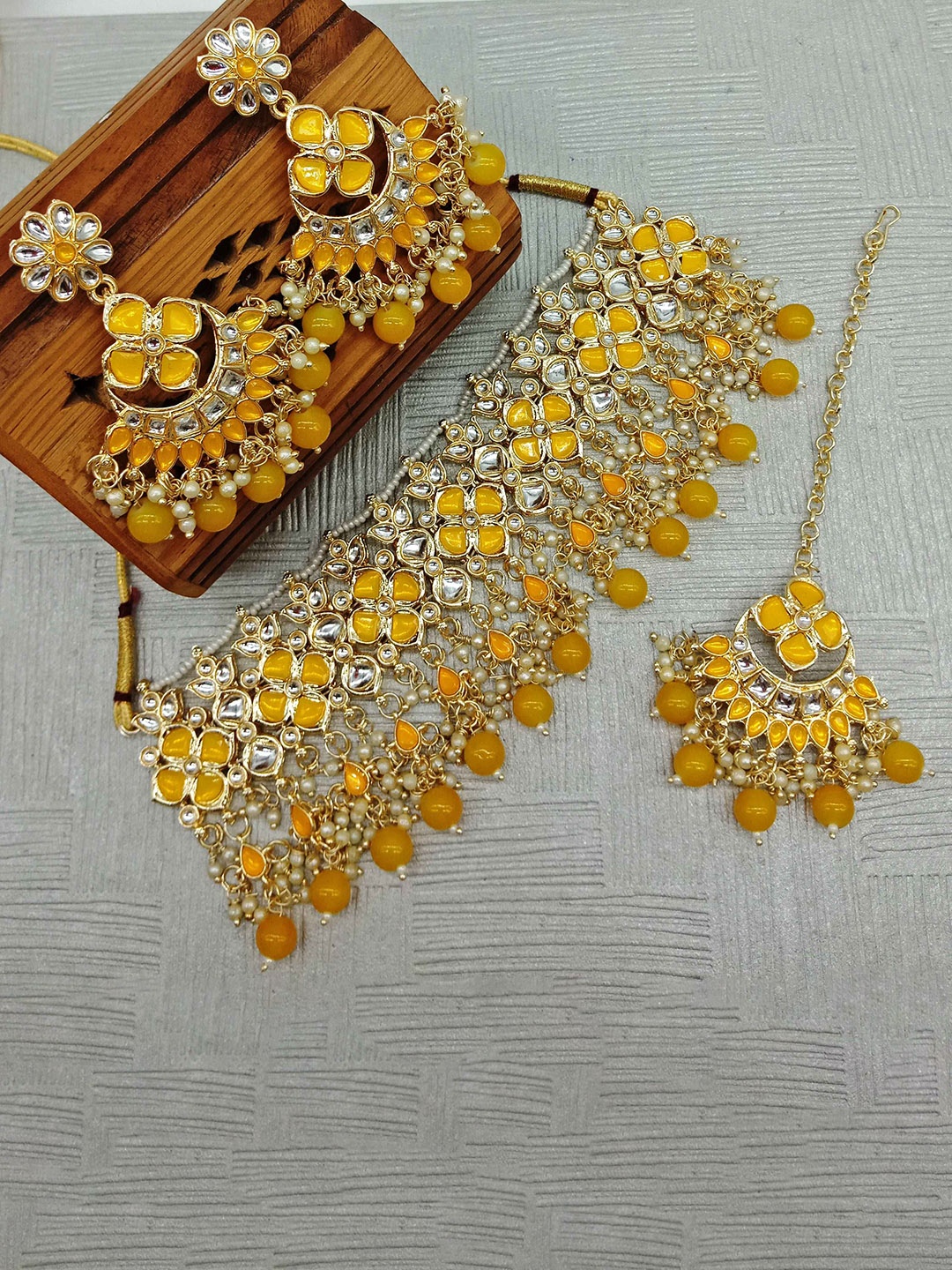 

AASHISH IMITATION Gold-Plated Monalisa Choker Set