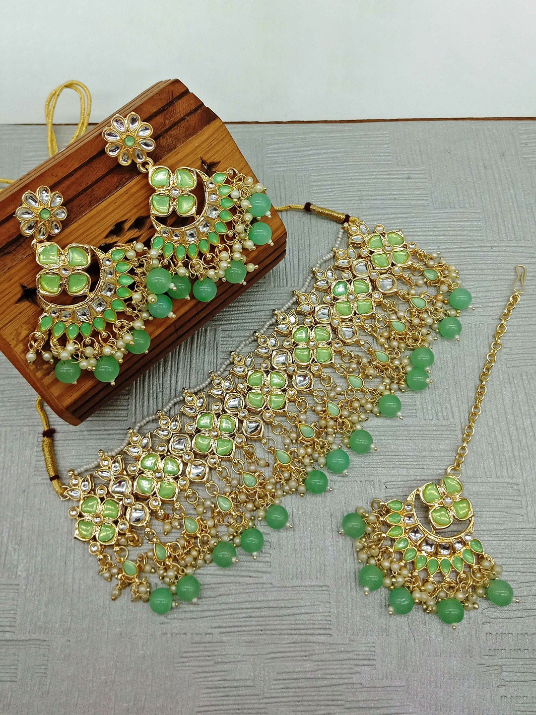 

AASHISH IMITATION Gold-Plated Monalisa Choker Set