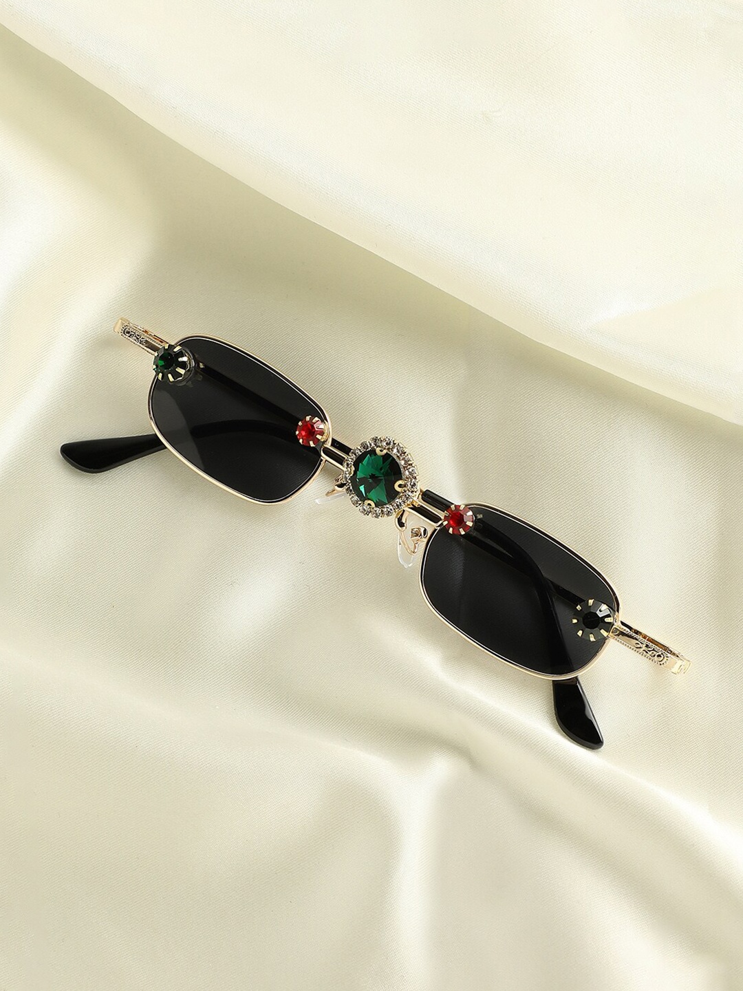 

HAUTE SAUCE by Campus Sutra Women Embellished Rectangle Sunglasses AW23_SOHISG9021, Black