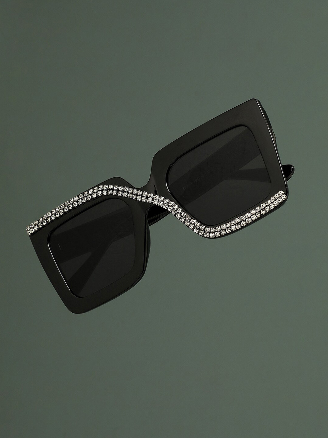 

HAUTE SAUCE by Campus Sutra Women Embellished Oversized Sunglasses AW23_SOHISG9144, Black