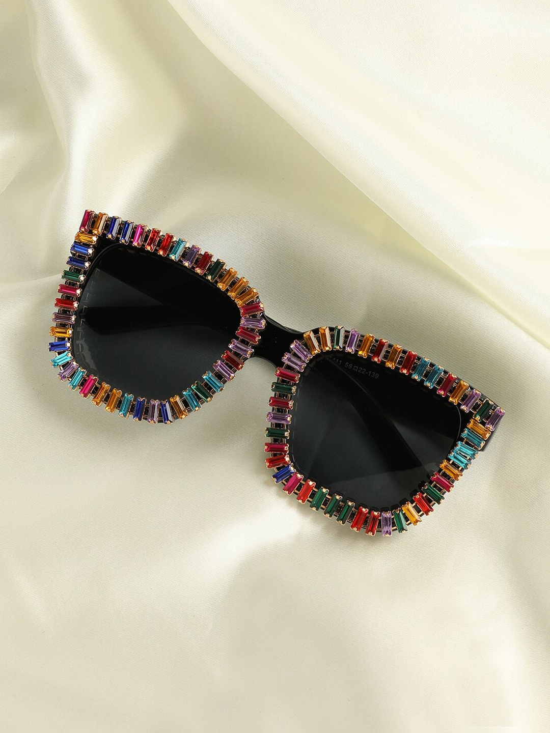 

HAUTE SAUCE by Campus Sutra Women Embellished Square Sunglasses AW23_SOHISG9101, Black