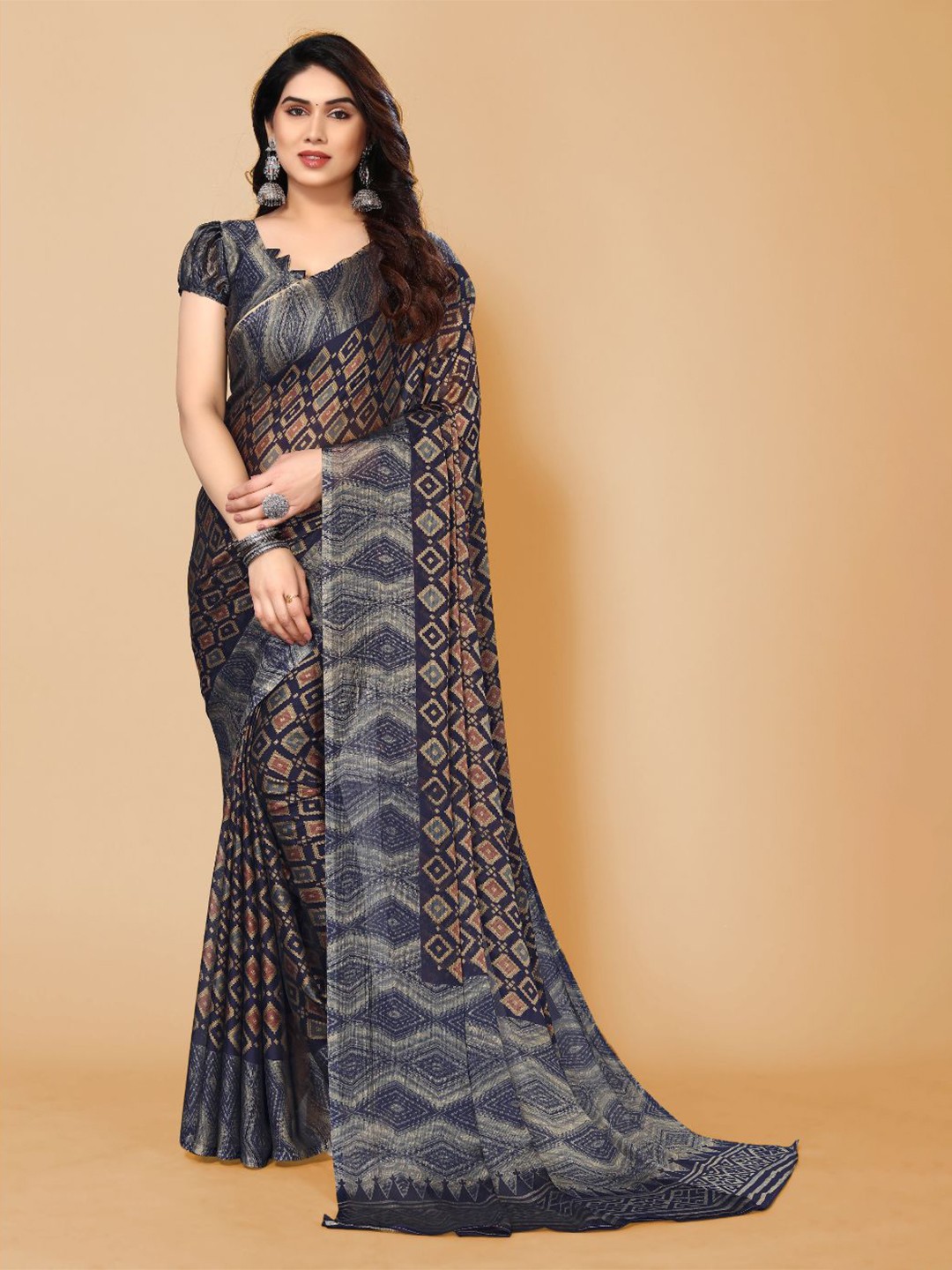 

FABMORA Geometric Printed Poly Chiffon Saree, Navy blue