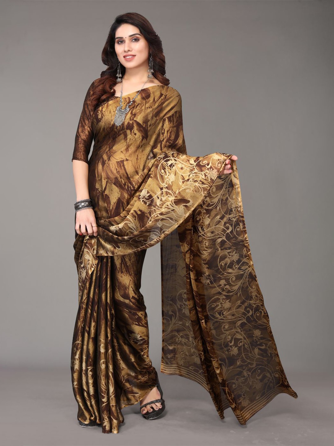 

FABMORA Abstract Printed Poly Chiffon Saree, Brown