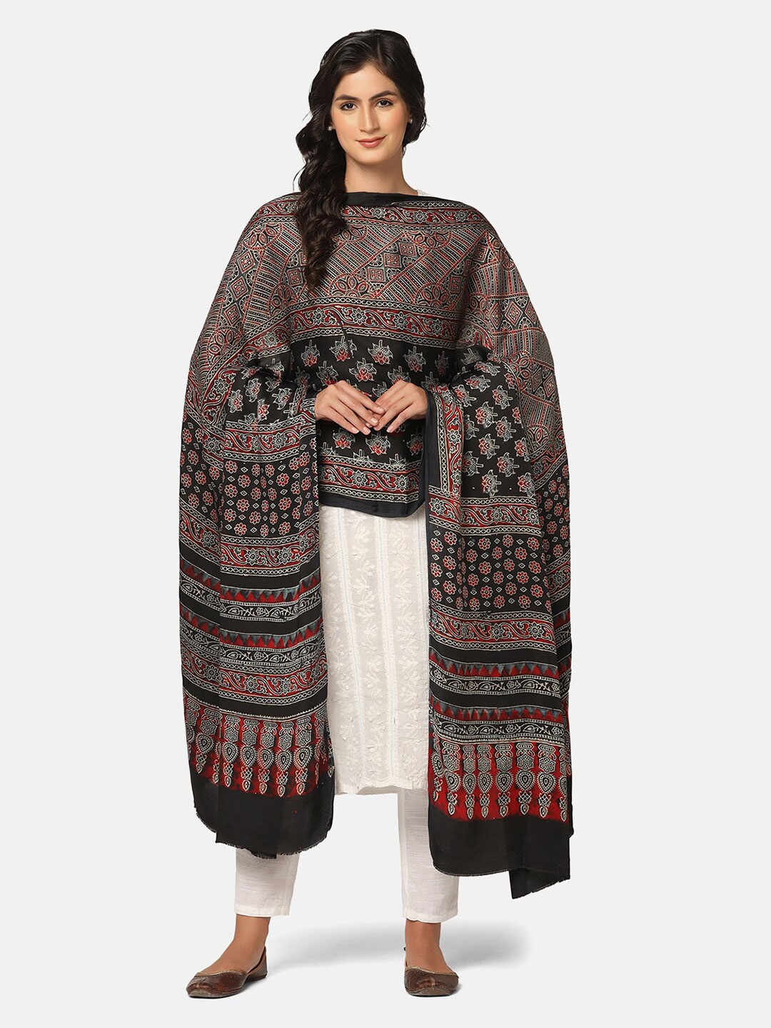 

THE WEAVE TRAVELLER Ethnic Motifs Printed Block Print Dupatta, Black