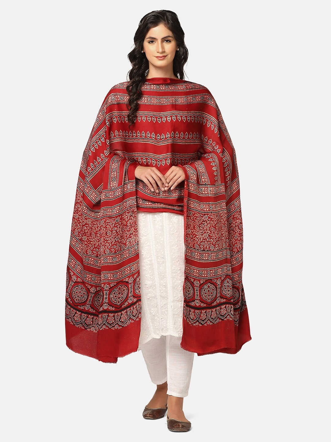 

THE WEAVE TRAVELLER Ethnic Motifs Printed Block Print Dupatta, Maroon