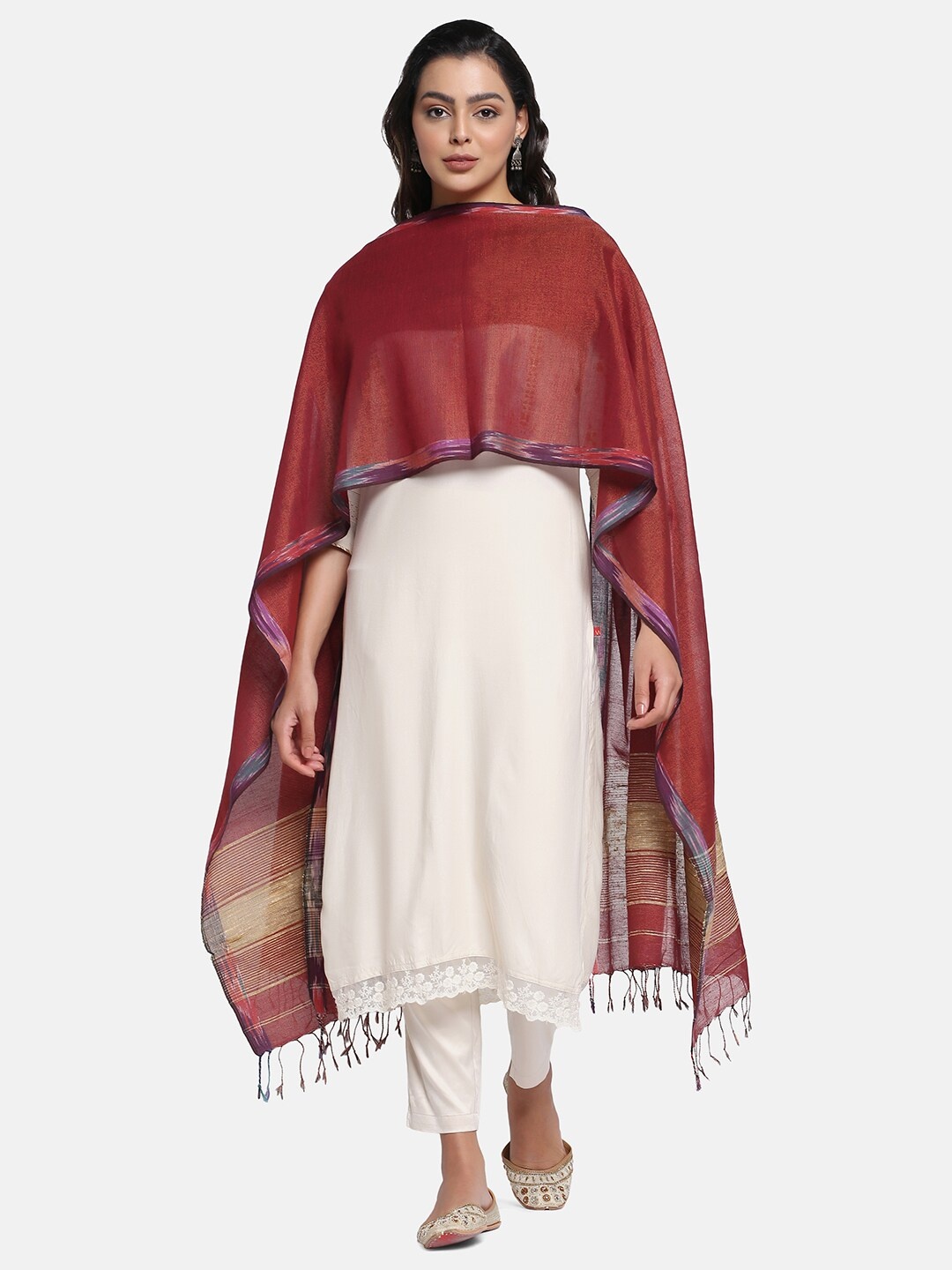 

THE WEAVE TRAVELLER Solid Tasselled Dupatta, Red
