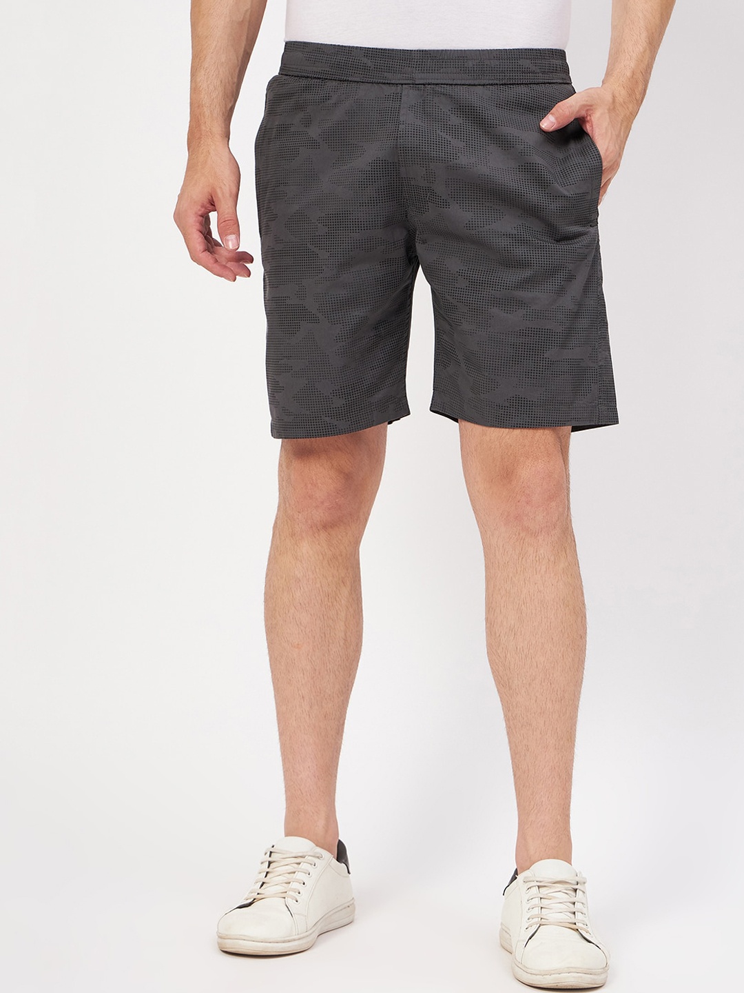 

Okane Men Camouflage Printed Mid Rise Shorts, Grey