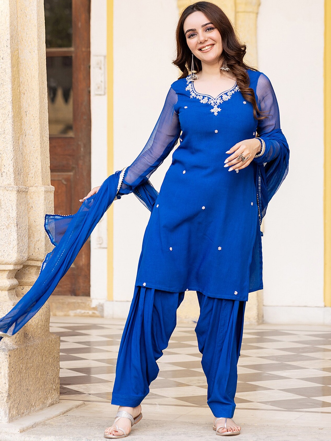 

Ambraee Floral Embroidered Kurta With Dhoti Pants & Dupatta, Blue