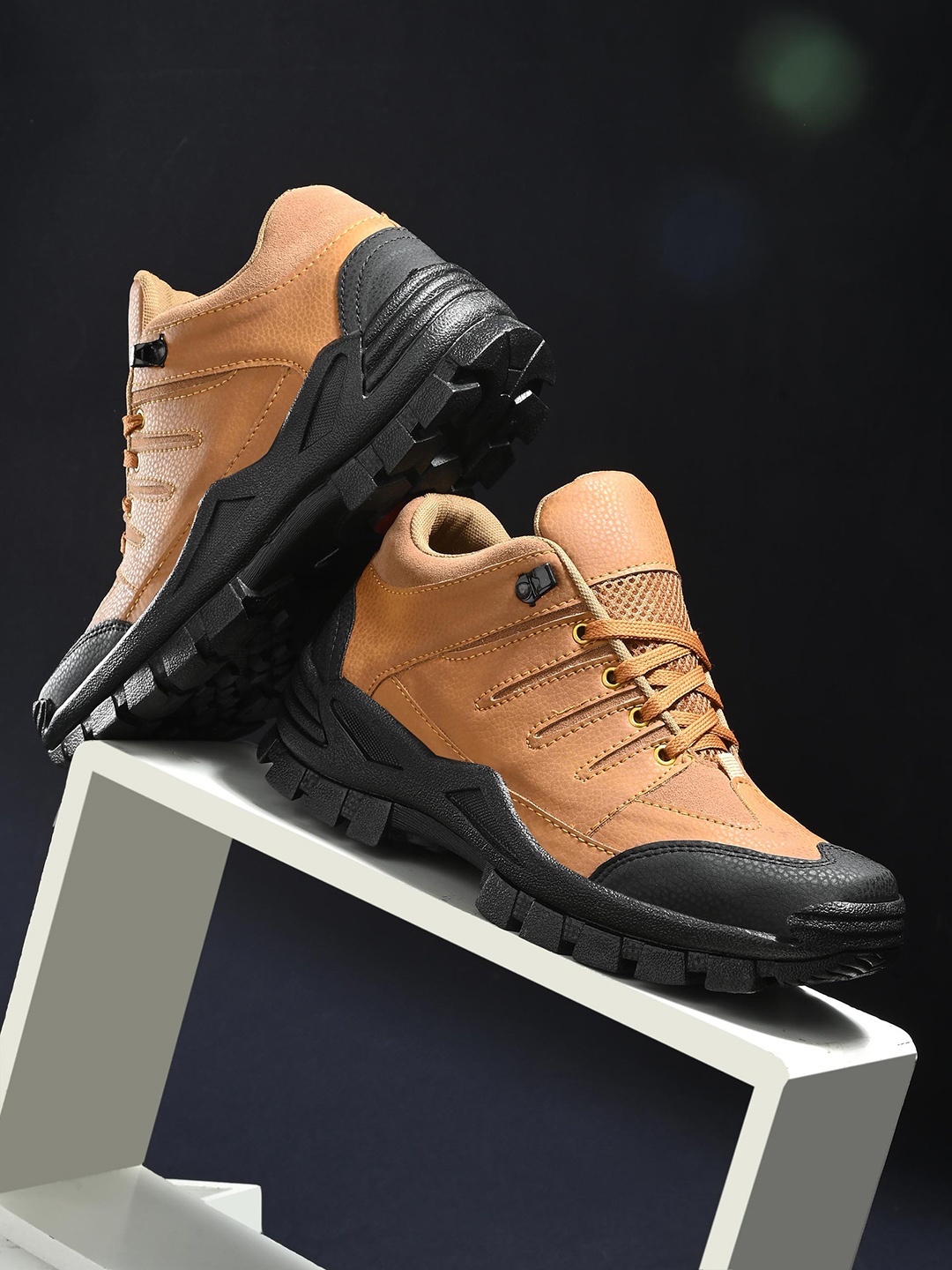 

Hundo P Men Lace-Ups Trekking Shoes, Tan
