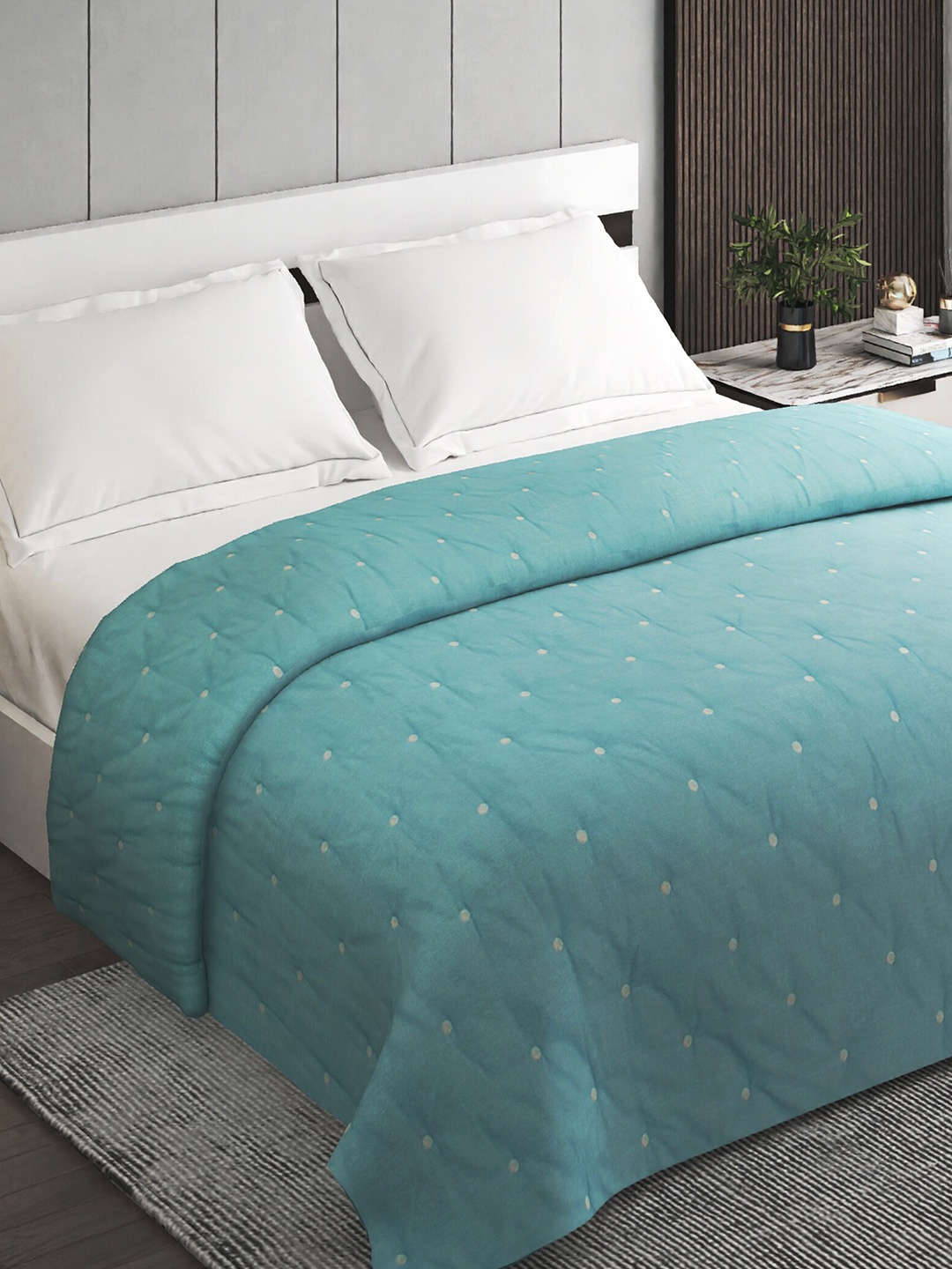 

Home Centre Blue & White Summer 110 GSM Double Bed Quilt