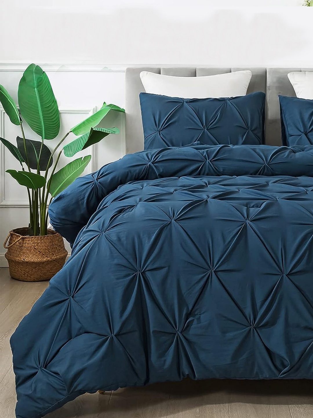 

THE WHITE MOSS Blue Microfiber AC Room 600 GSM Double Bed Comforter