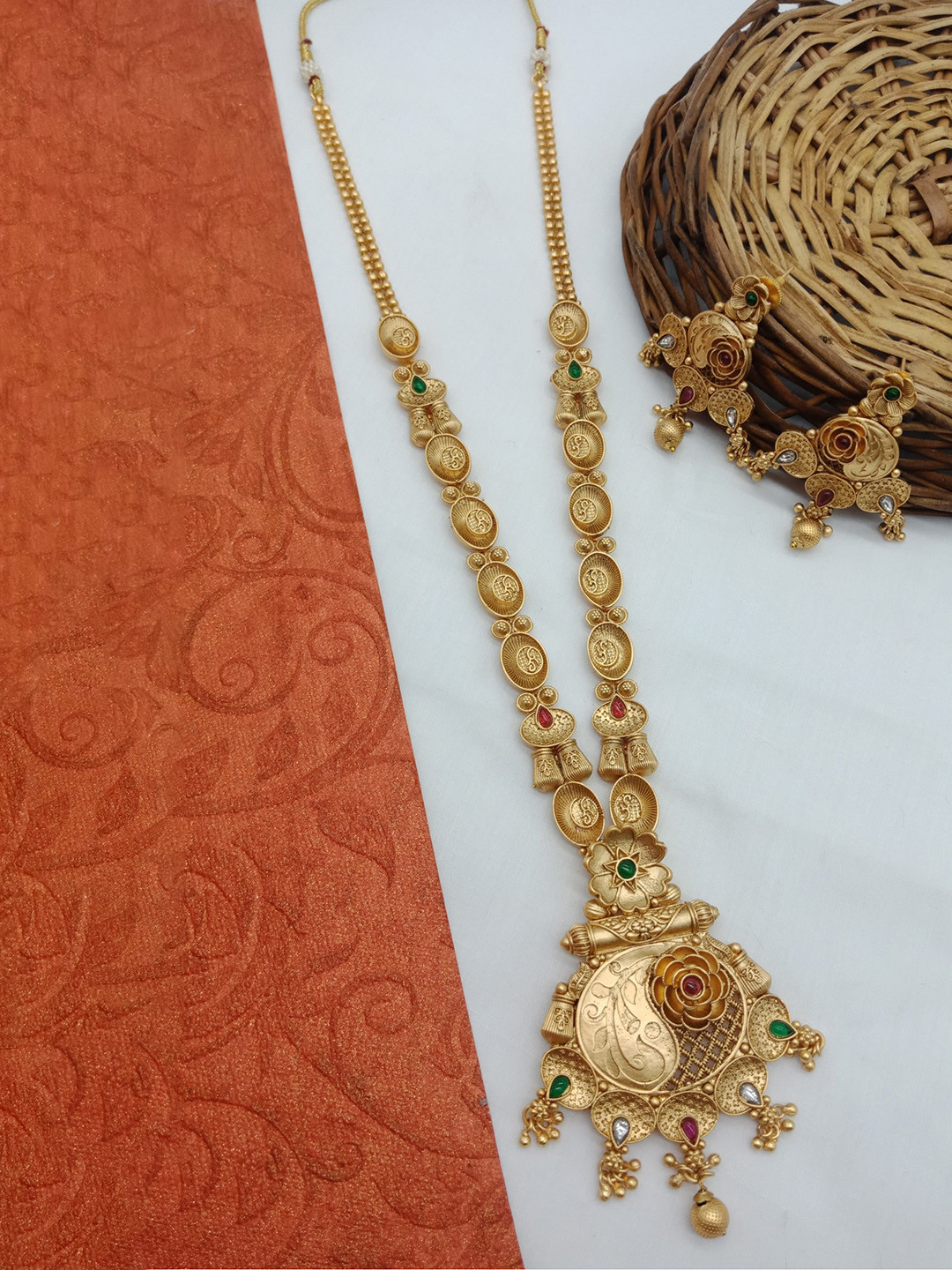 

AASHISH IMITATION Copper-Plated Intricate Floral Design Jewellery Set, Gold