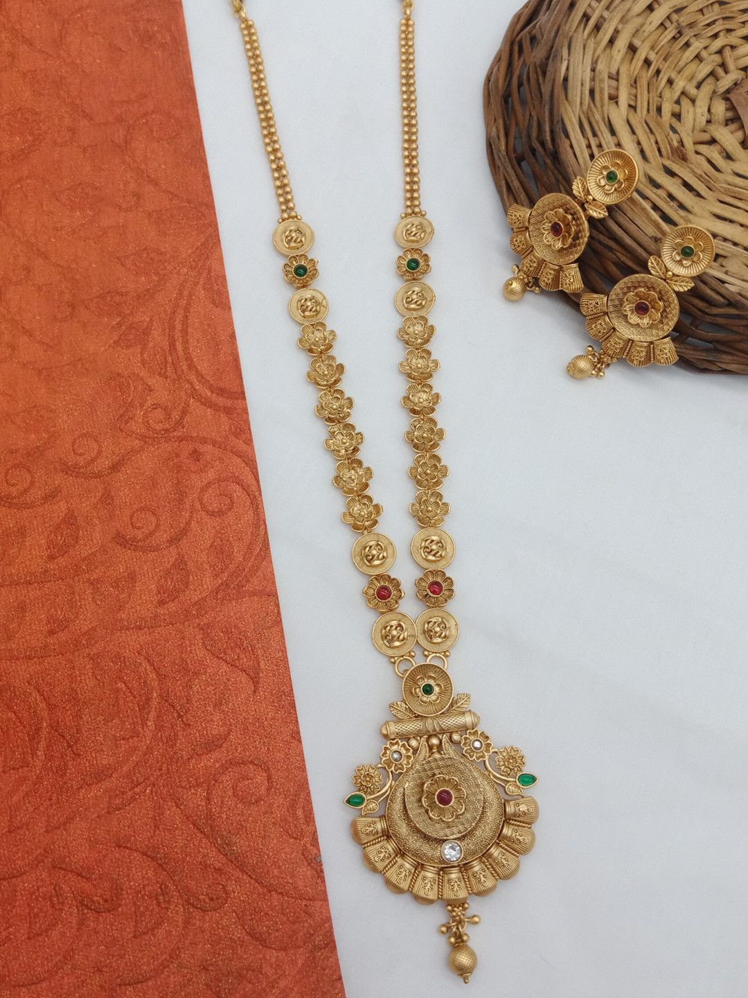 

AASHISH IMITATION Copper-Plated Intricate Floral Design Jewellery Set, Gold