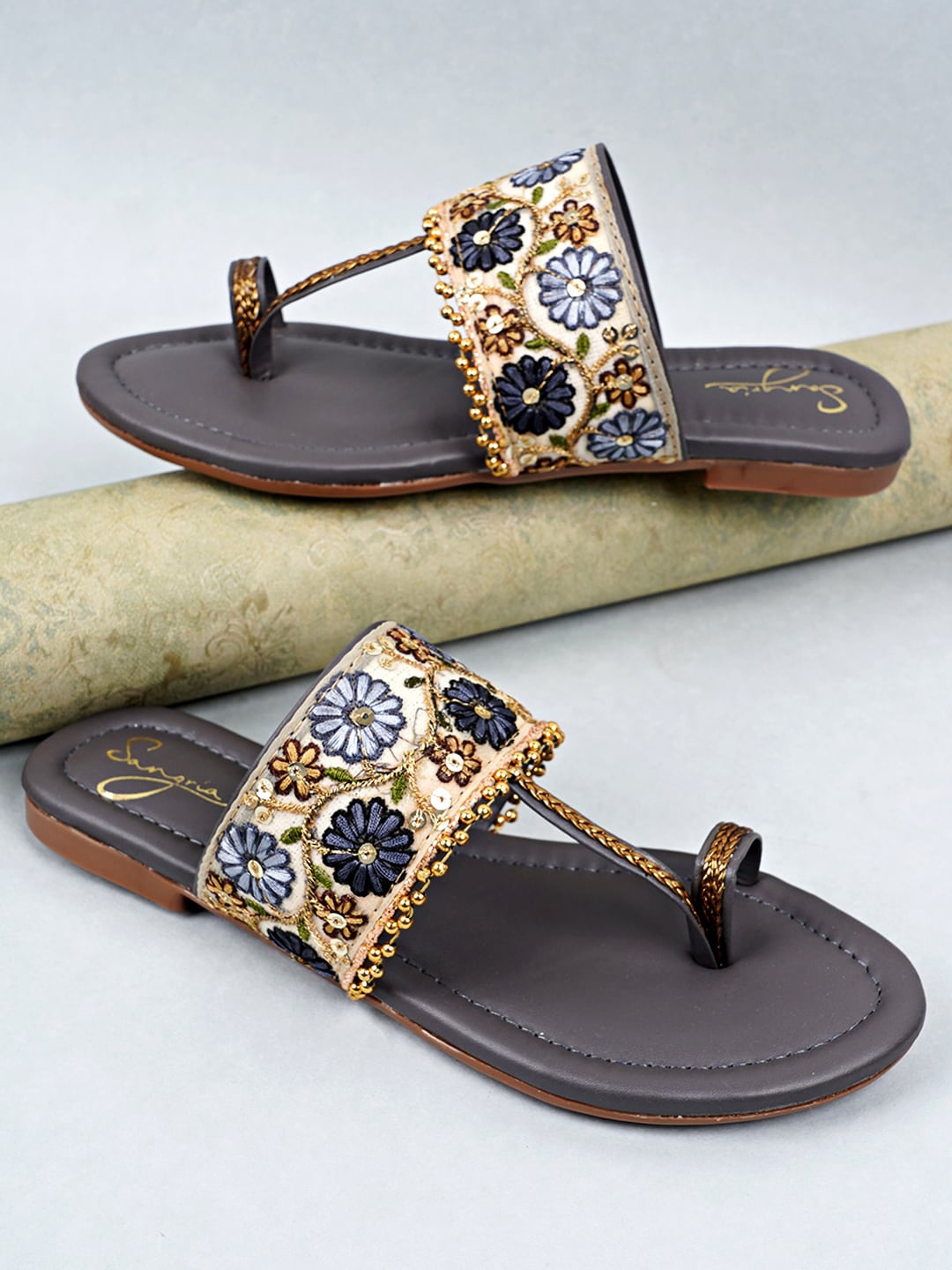 

Sangria Women Grey Embroidered Embellished One-Toe Flats