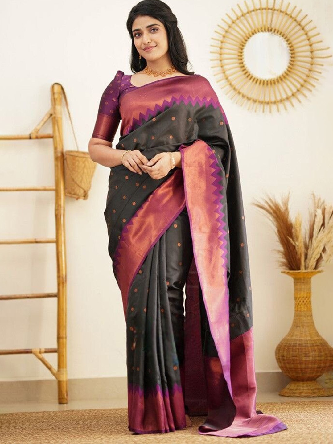 

TEREZA Woven Design Pure Silk Kanjeevaram Saree, Black