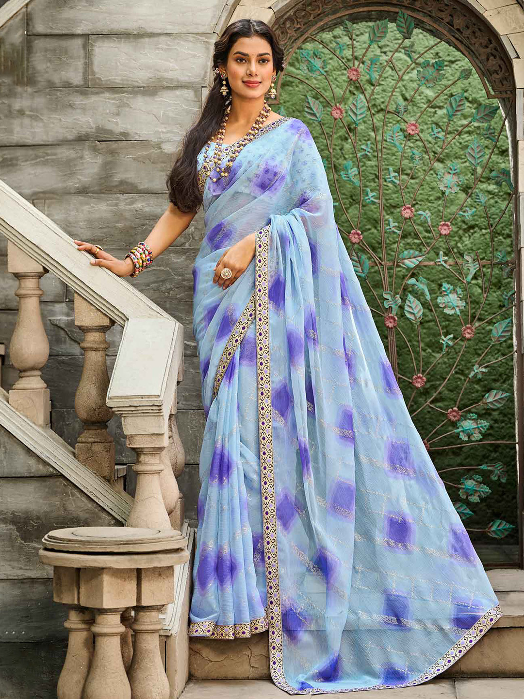 

Laxmipati Geometric Woven Design Zari Saree, Grey