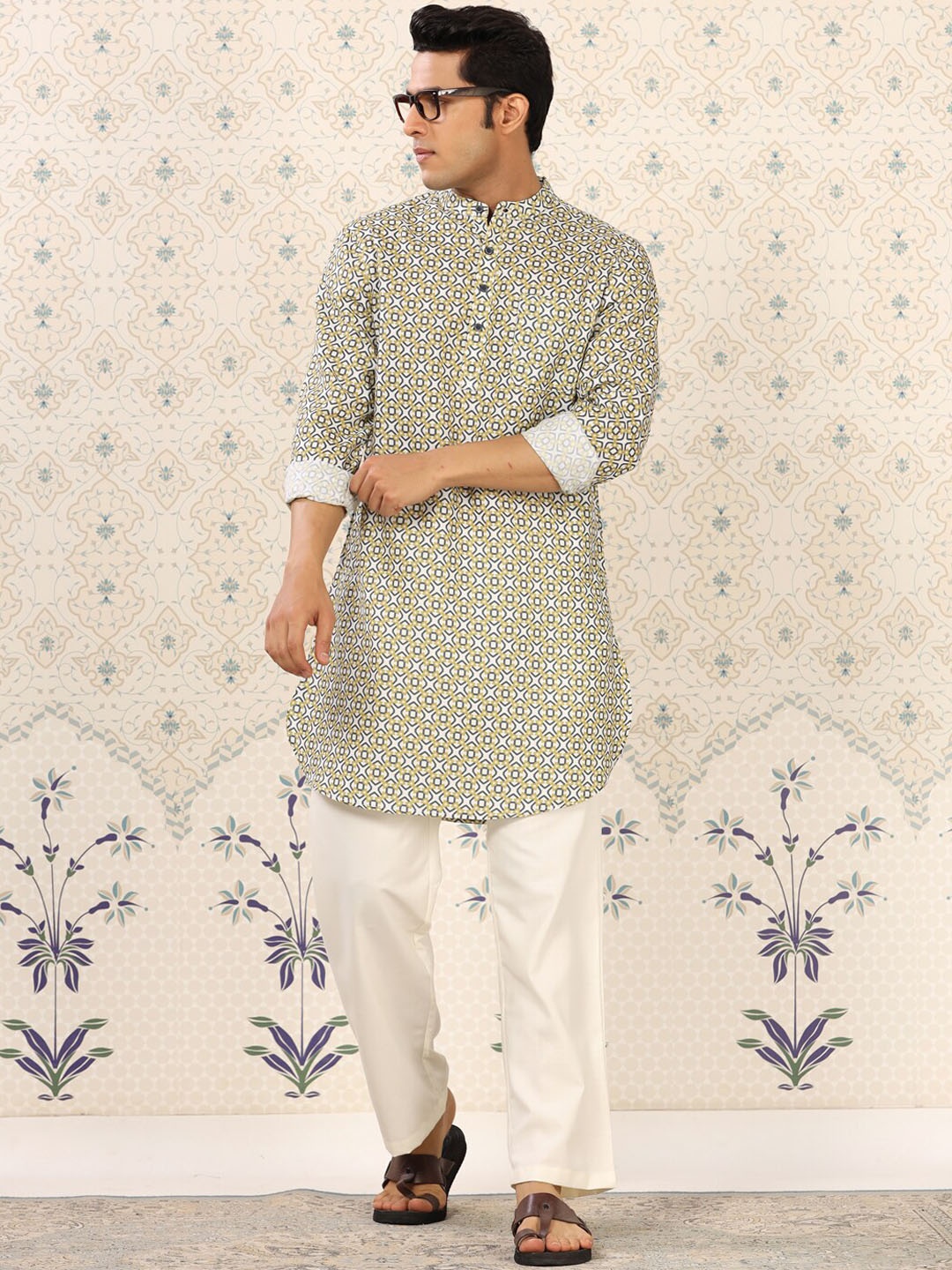 

Ode by House of Pataudi White Geometric Printed Straight Kurta with Pyjamas