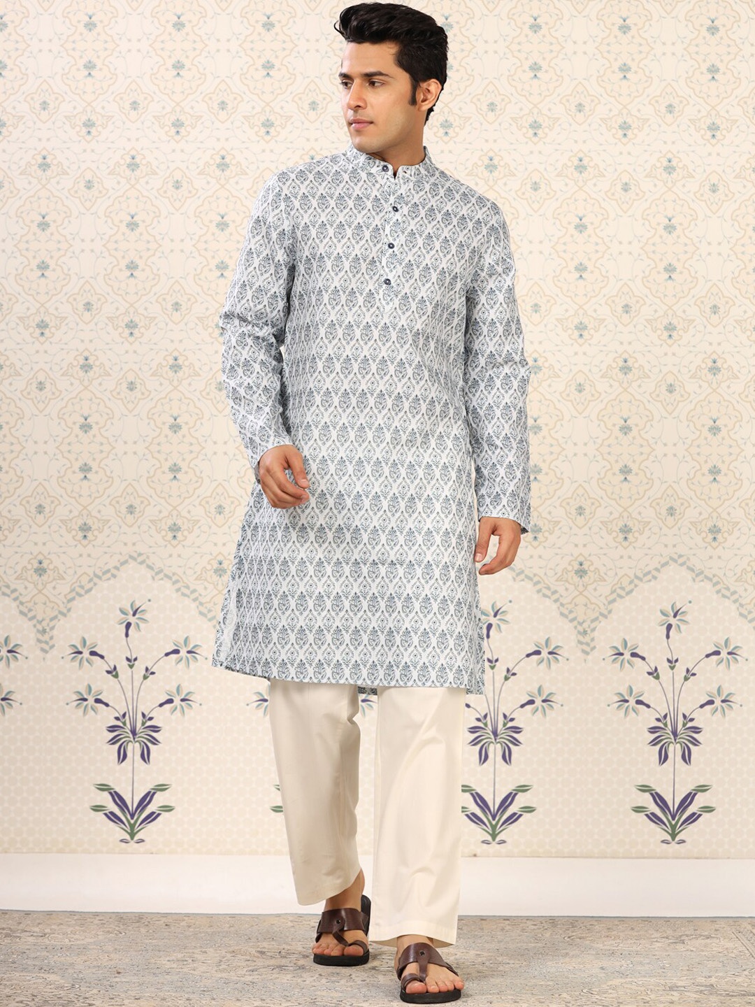 

Ode by House of Pataudi Men Blue Ethnic Motifs Printed Regular Kurta with Pyjamas