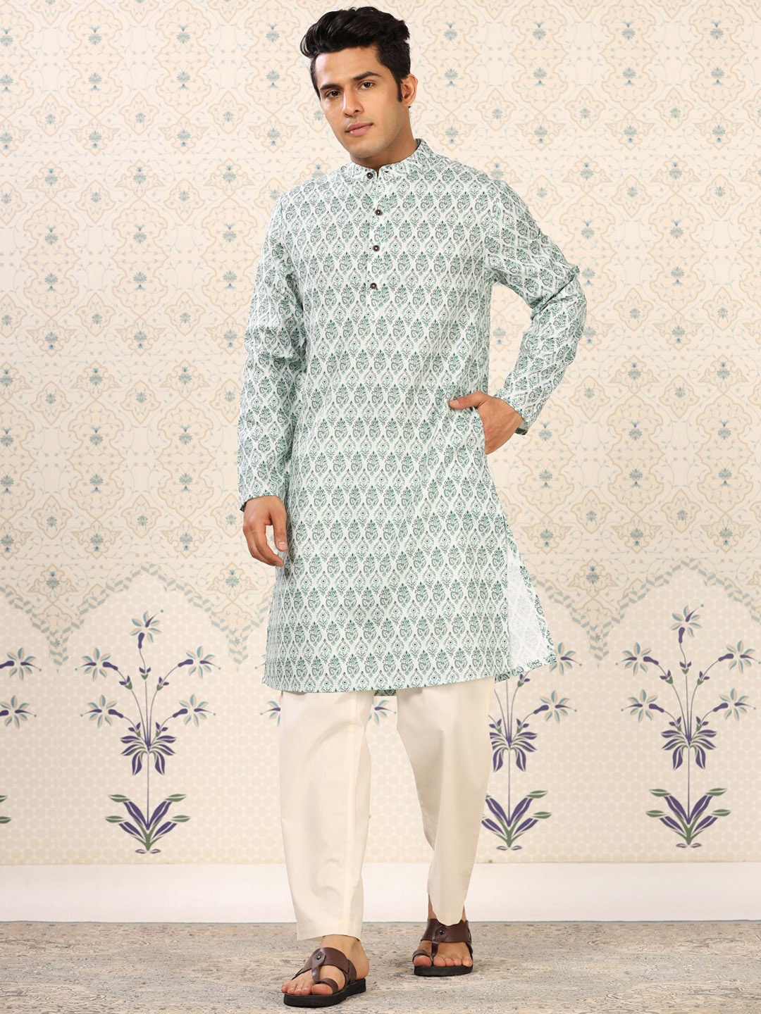 

Ode by House of Pataudi Men Green Ethnic Motifs Printed Regular Kurta with Pyjamas