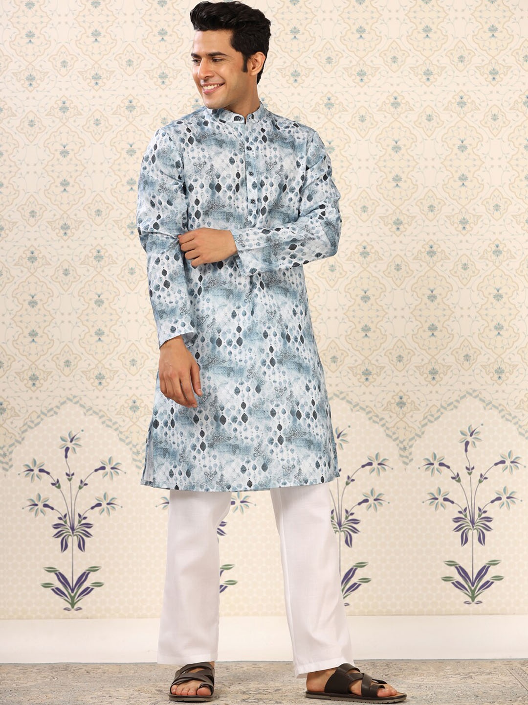 

Ode by House of Pataudi Men Blue Ethnic Motifs Printed Regular Kurta with Pyjamas