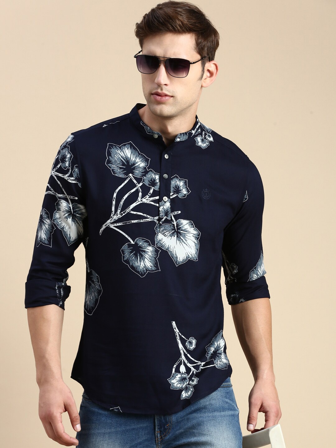 

SHOWOFF Floral Printed Mandarin Collar Kurta, Navy blue